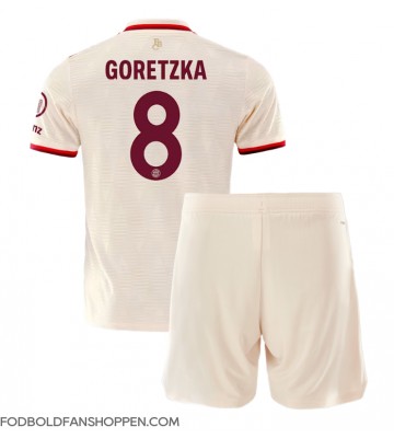 Bayern Munich Leon Goretzka #8 Tredjetrøje Børn 2024-25 Kortærmet (+ Korte bukser)